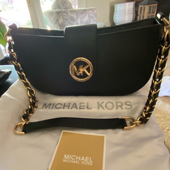 Michael Kors Carmen handbag with chain and leather strap - Picture 15 of 16